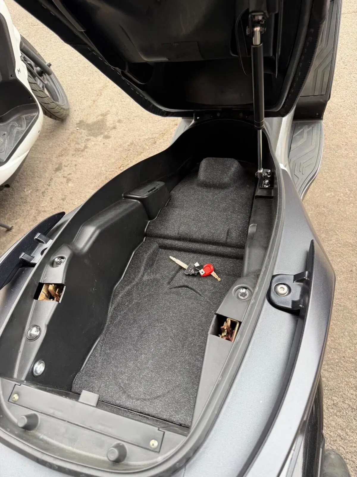 Kymco Downtown 350i TCS (2021 - 25) (4)
