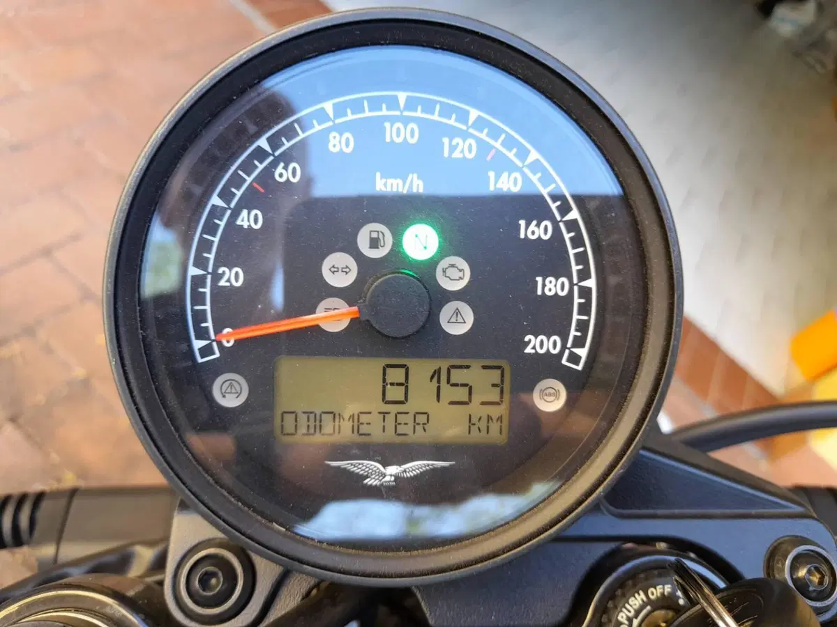 Moto Guzzi V7 III Stone (2017 - 20) (4)