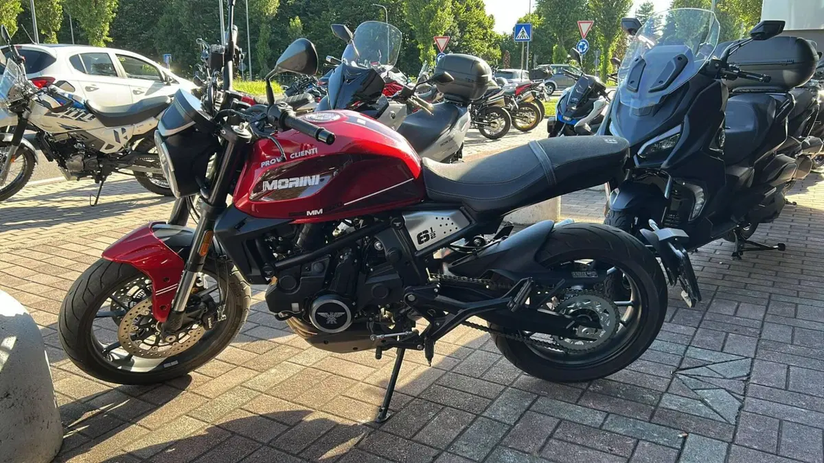 Moto Morini SEIEMMEZZO STR (2022 - 26) (4)