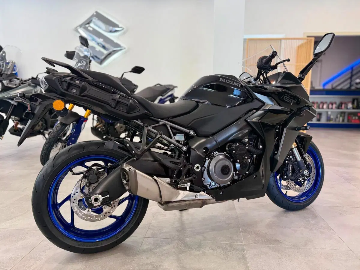 Suzuki GSX-S1000GT (2025 - 26) (2)