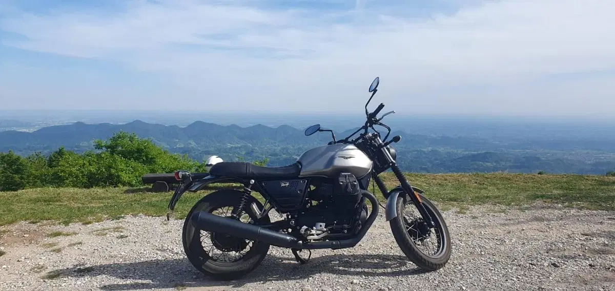Moto Guzzi V7 III Rough (2018 - 20)
