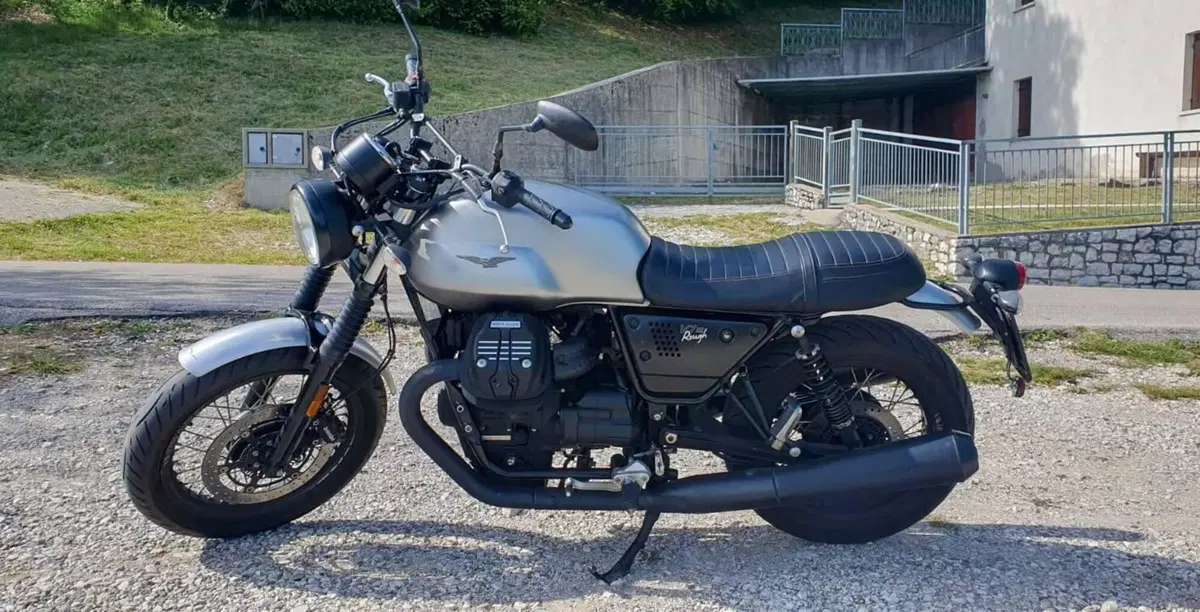 Moto Guzzi V7 III Rough (2018 - 20) (2)