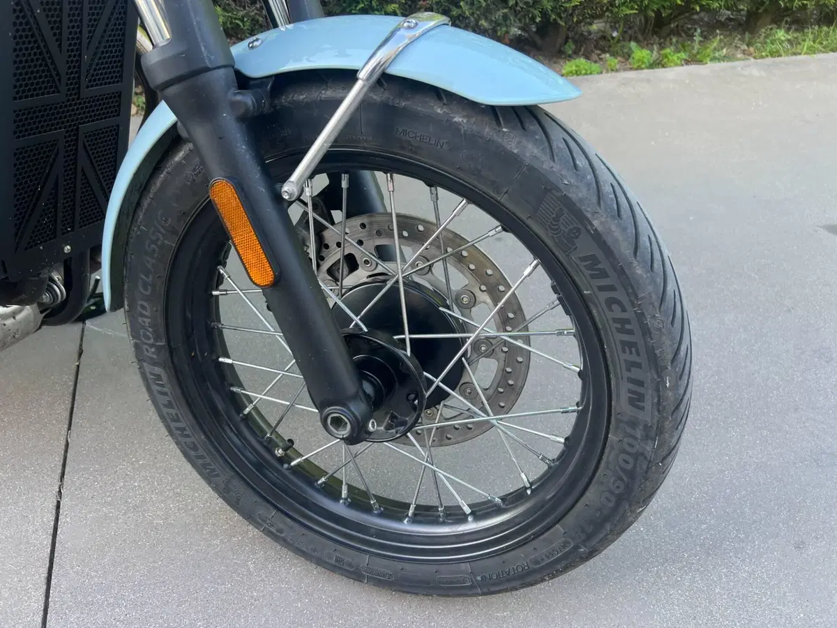 Triumph Bonneville T100 (2021 - 25) (3)