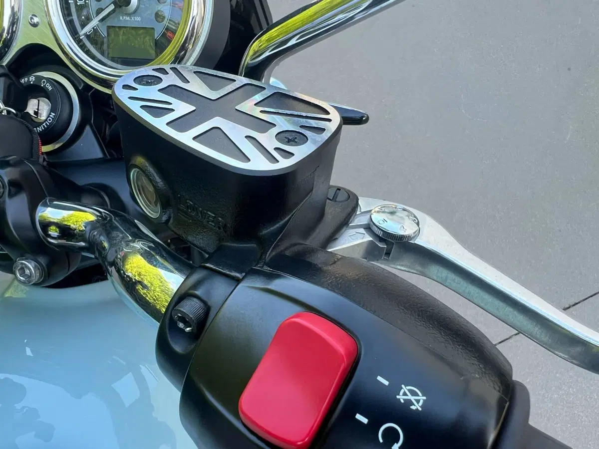 Triumph Bonneville T100 (2021 - 25) (5)