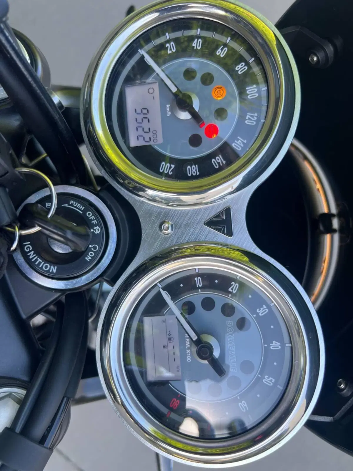 Triumph Bonneville T100 (2021 - 25) (7)