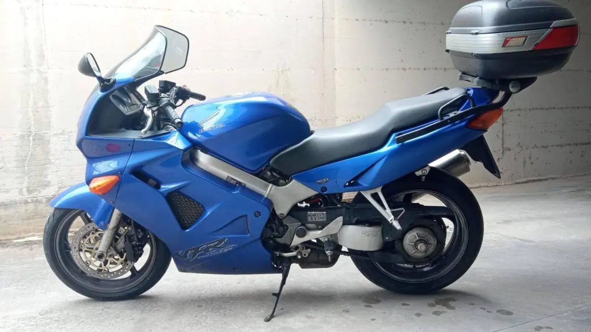 Honda VFR 800 (1998 - 01) (2)