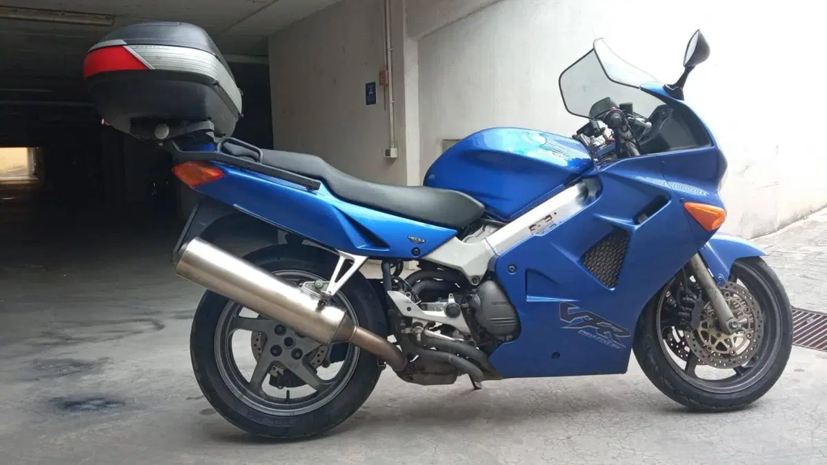 Honda VFR 800 (1998 - 01) (3)