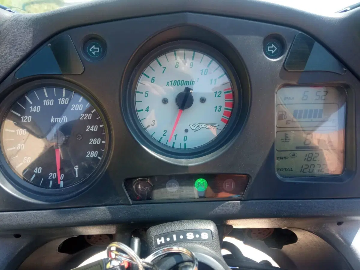 Honda VFR 800 (1998 - 01) (7)
