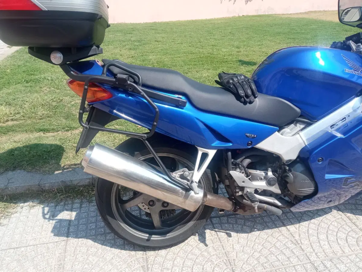 Honda VFR 800 (1998 - 01) (9)