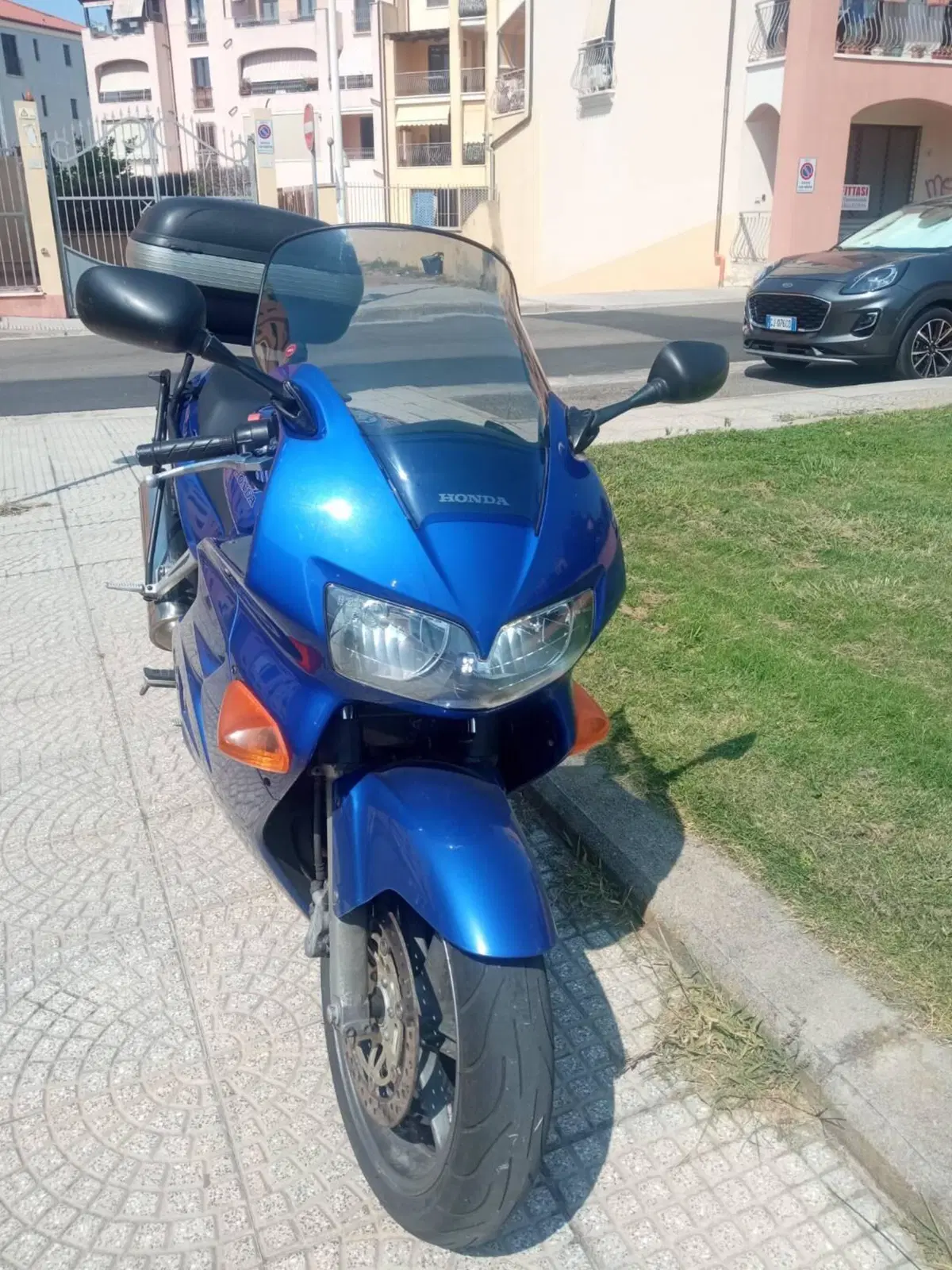 Honda VFR 800 (1998 - 01) (10)