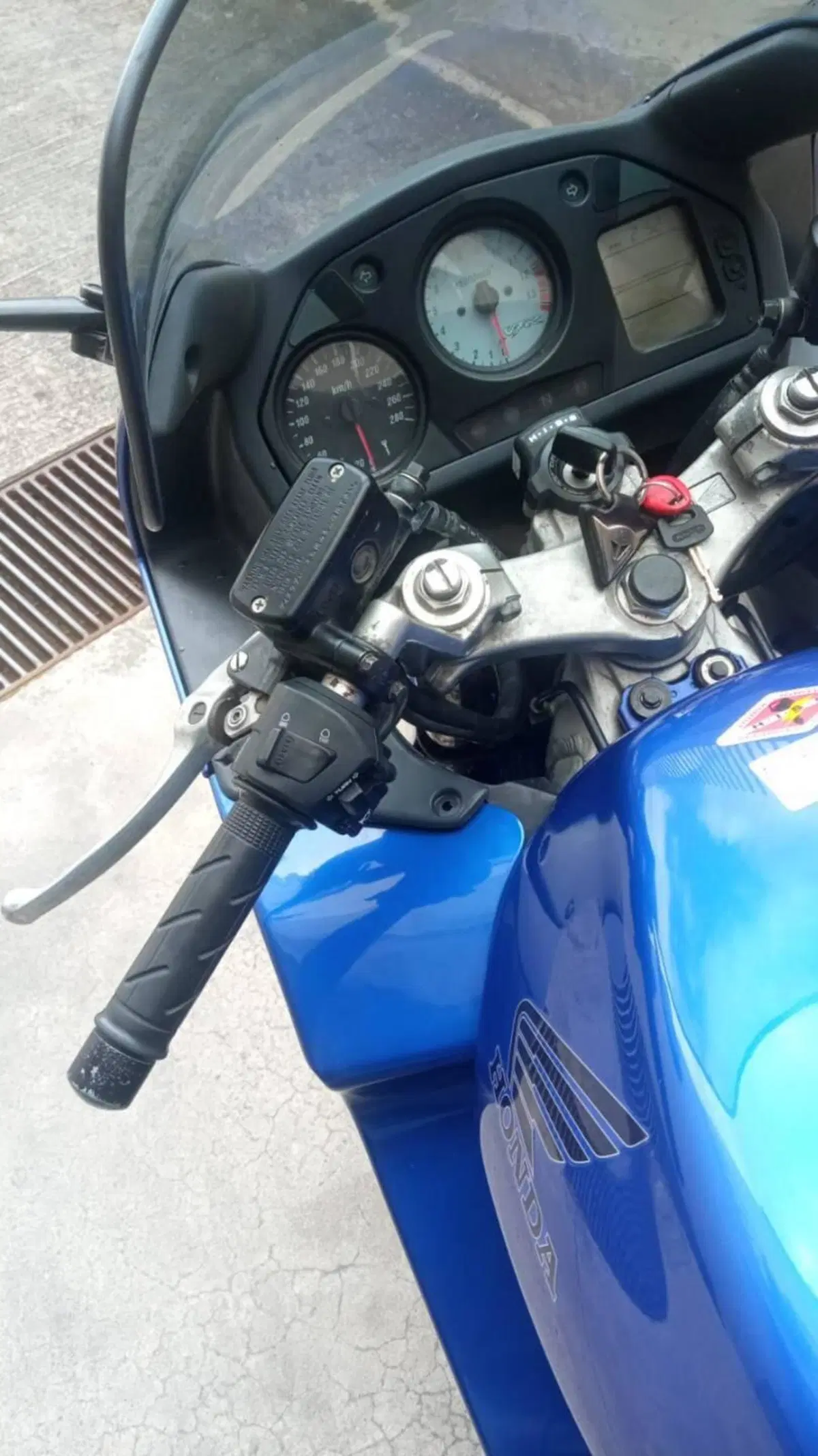 Honda VFR 800 (1998 - 01) (13)