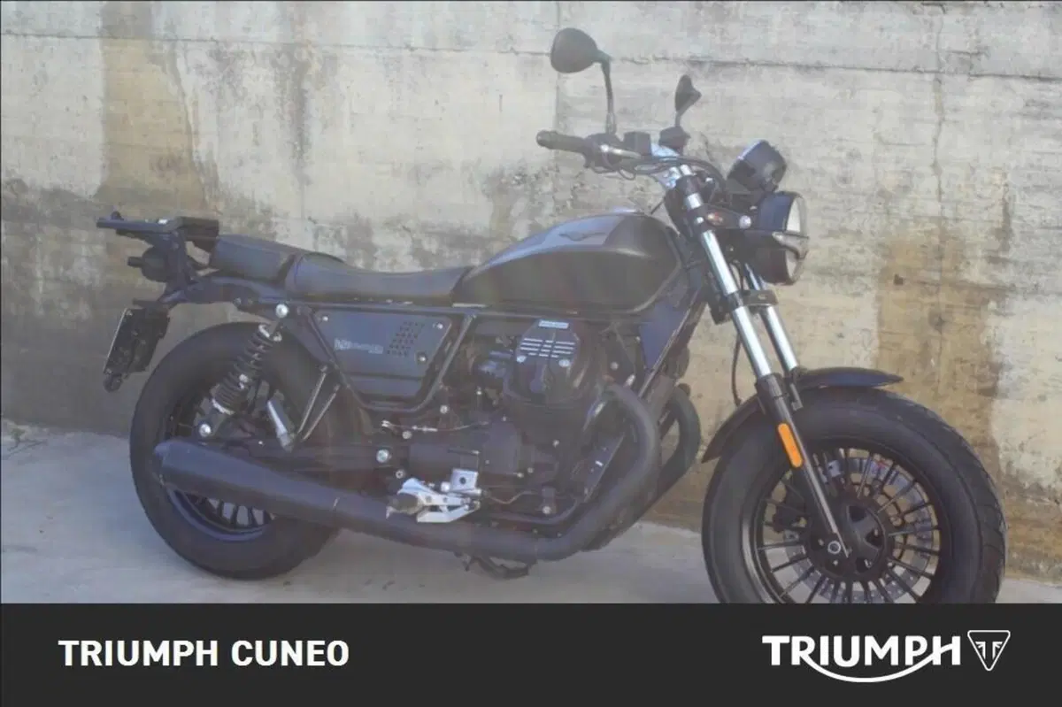 Moto Guzzi V9 Bobber (2021 - 25) (3)