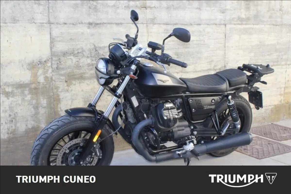 Moto Guzzi V9 Bobber (2021 - 25) (6)