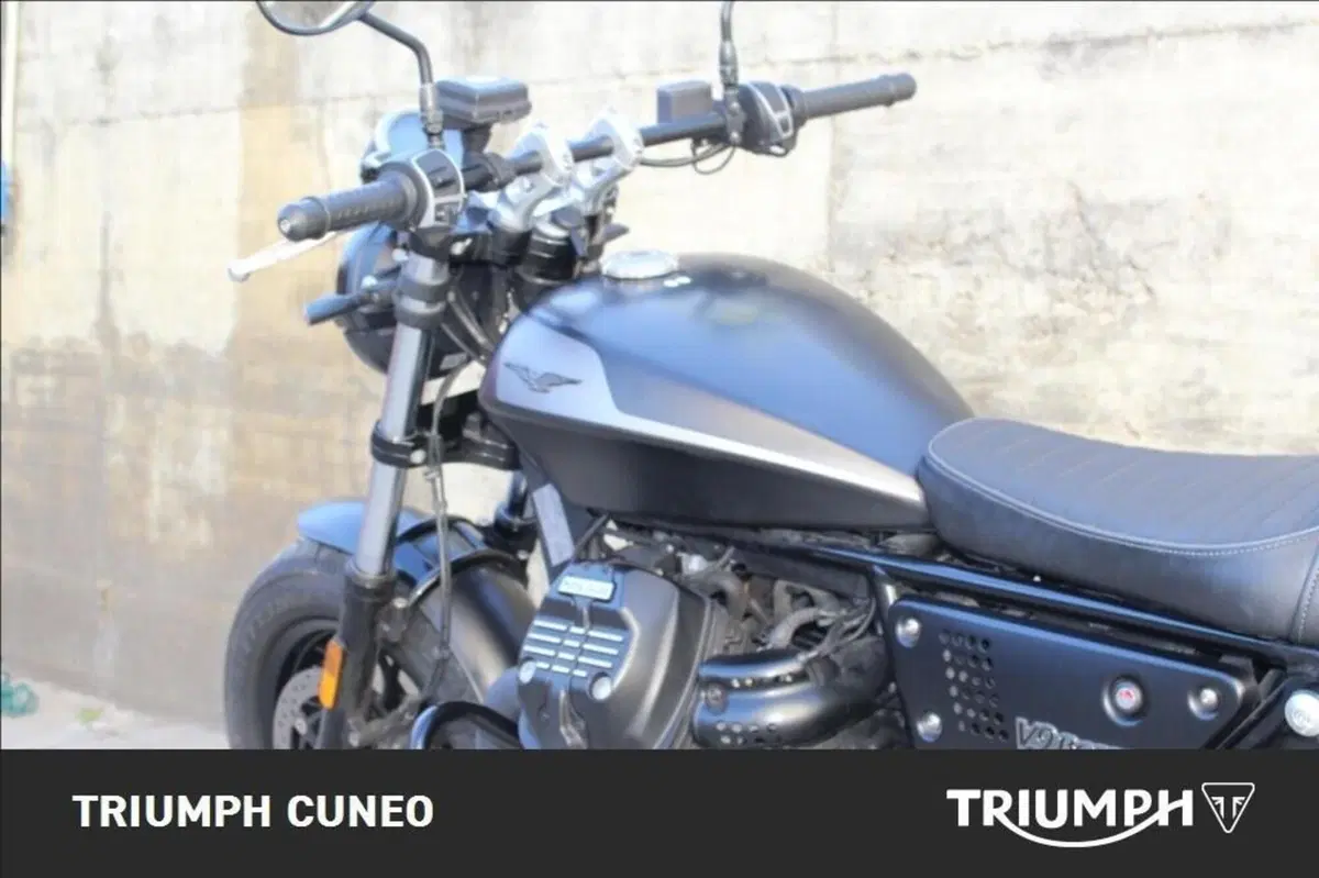 Moto Guzzi V9 Bobber (2021 - 25) (7)
