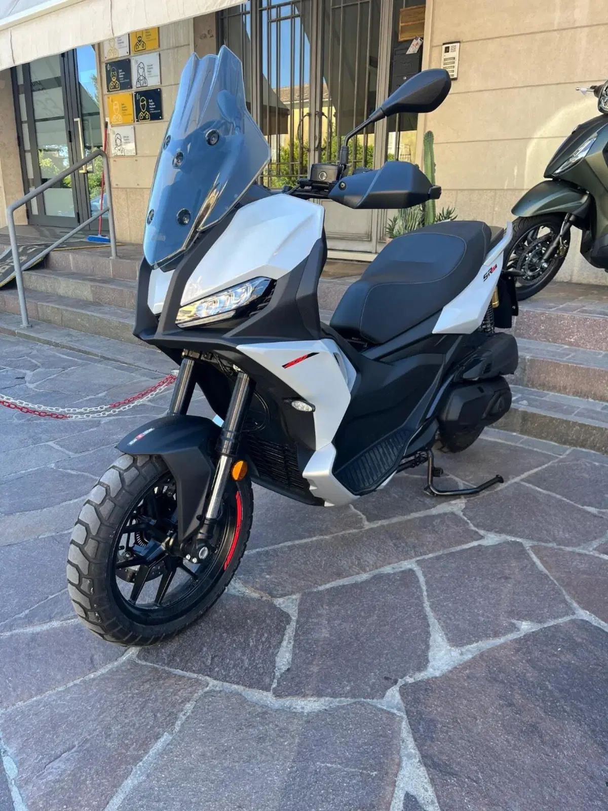 Aprilia SR GT 400 (2026) (2)