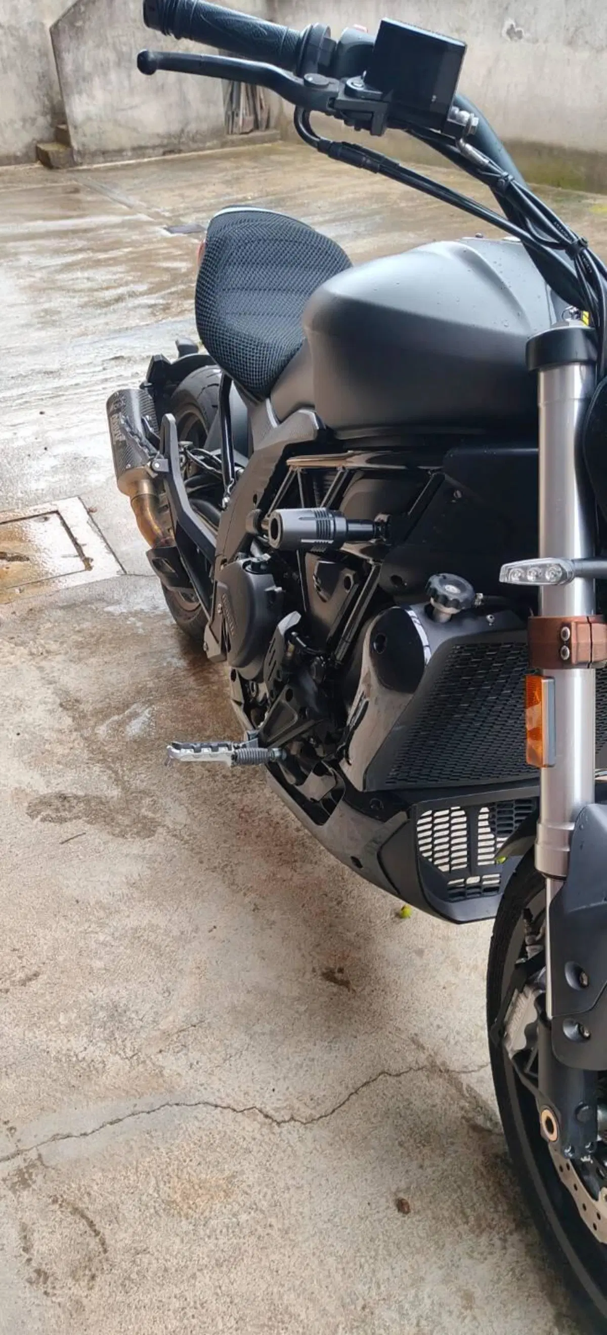 Benelli 502 C (2021 - 25) (3)