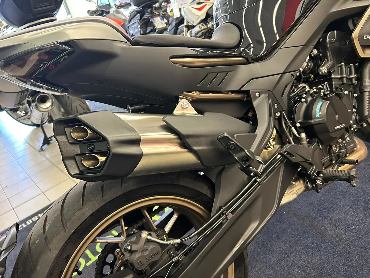 CFMOTO 800NK Sport (2023 - 26) (12)