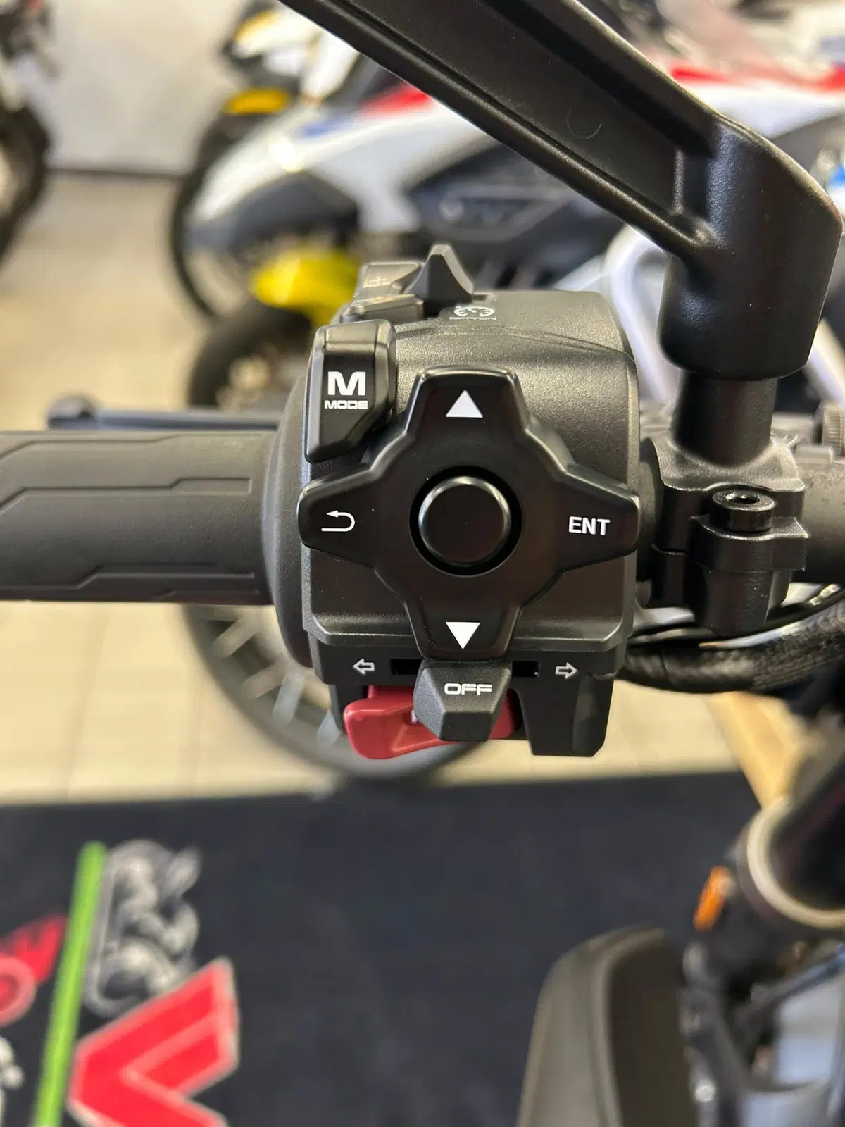 CFMOTO 800NK Sport (2023 - 26) (14)