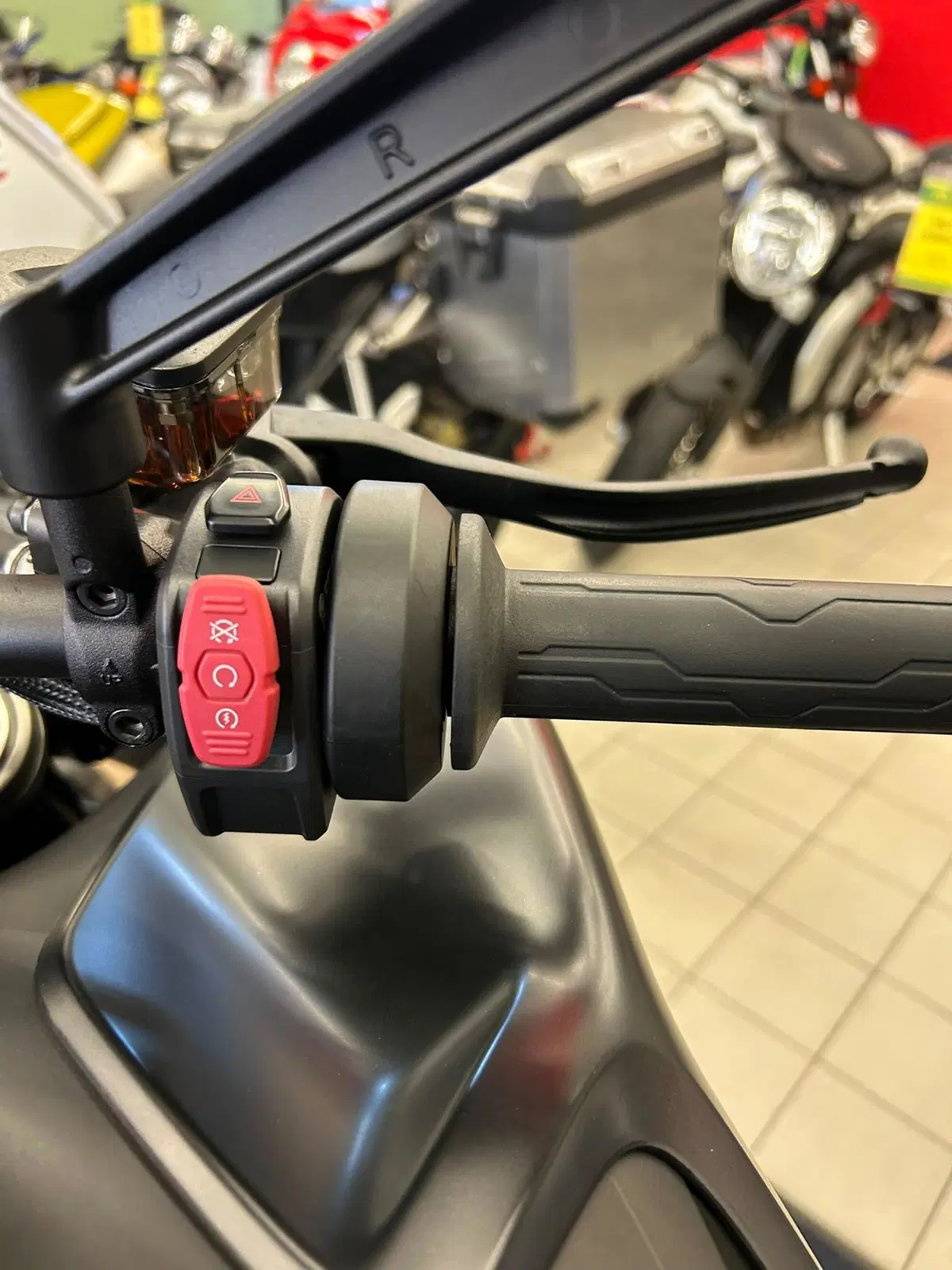 CFMOTO 800NK Sport (2023 - 26) (17)