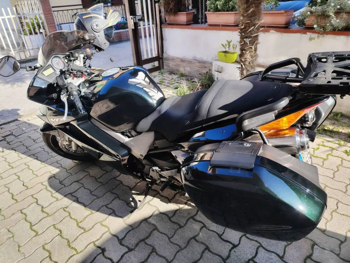 Honda VFR 800 (2002 - 05) (2)