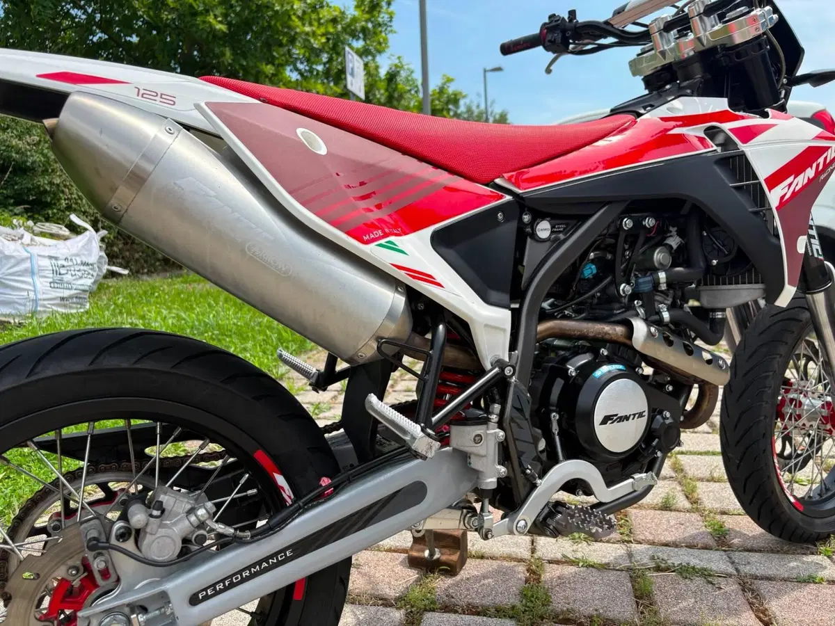 Fantic Motor XMF 125 Motard Performance 4T (2023 - 24) (6)