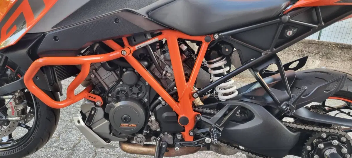 KTM 1290 Super Duke GT ABS (2016 - 18) (3)
