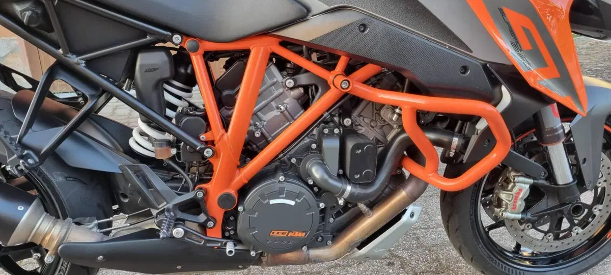 KTM 1290 Super Duke GT ABS (2016 - 18) (4)