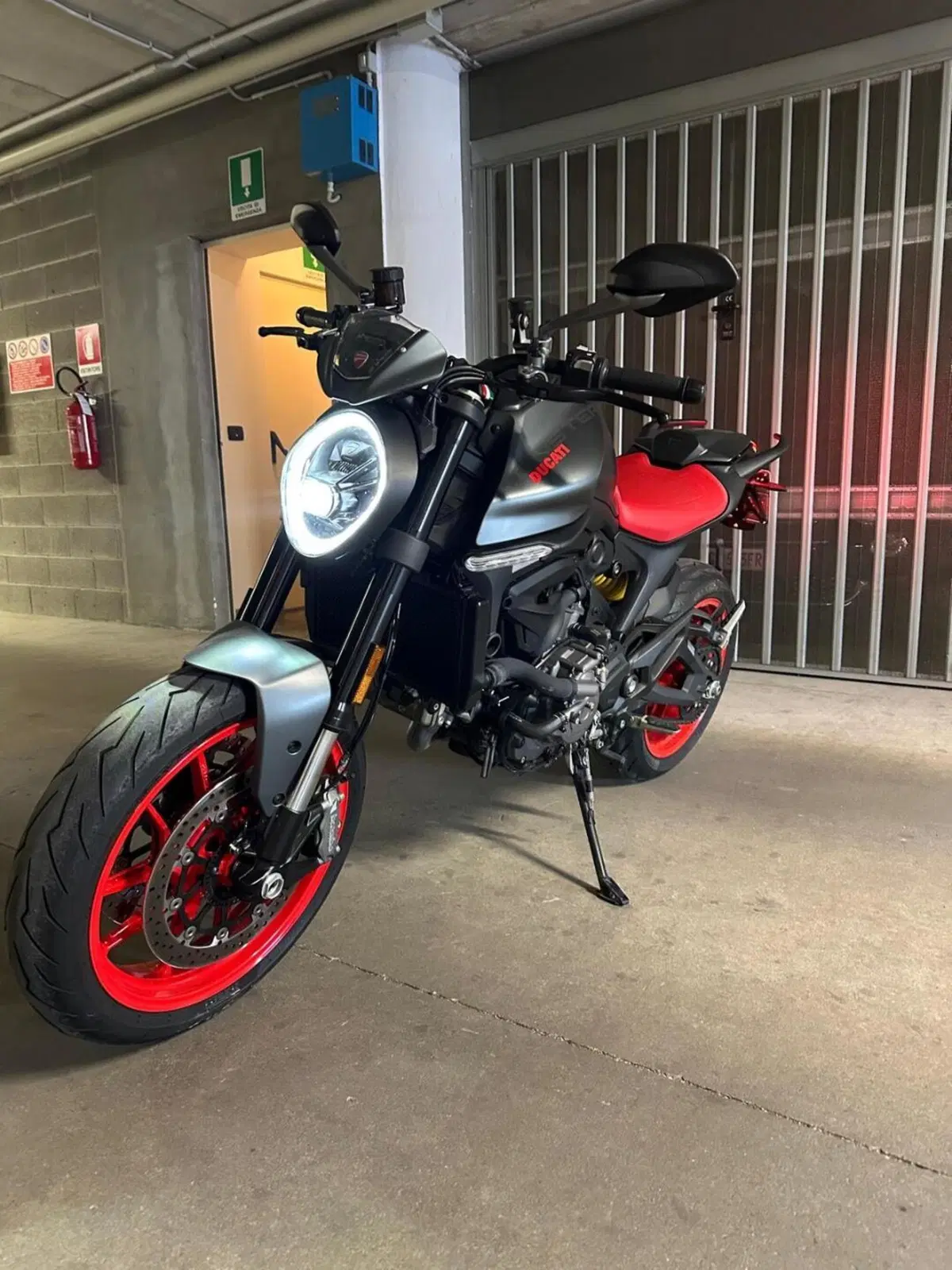 Ducati Monster 937 + (2021 - 25) (5)