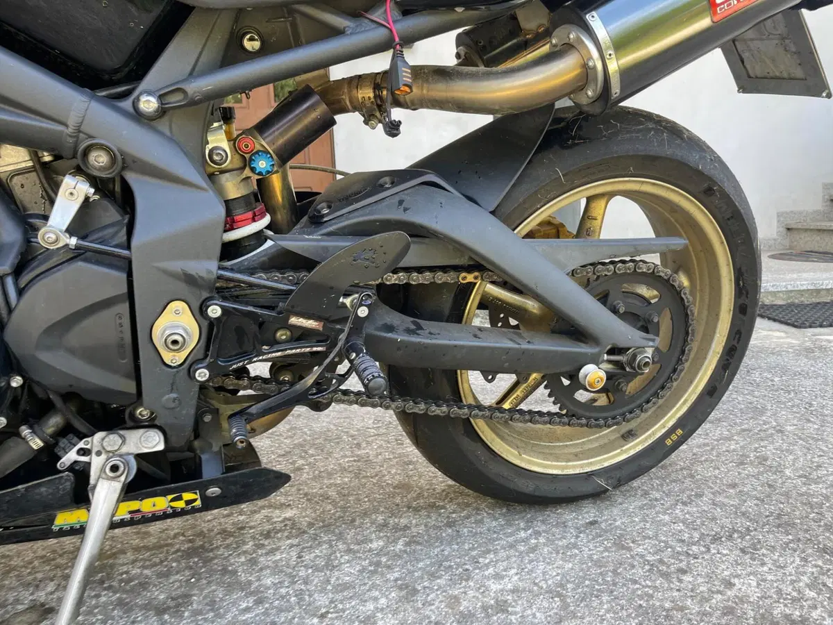 Triumph Street Triple R (2009 - 12) (4)