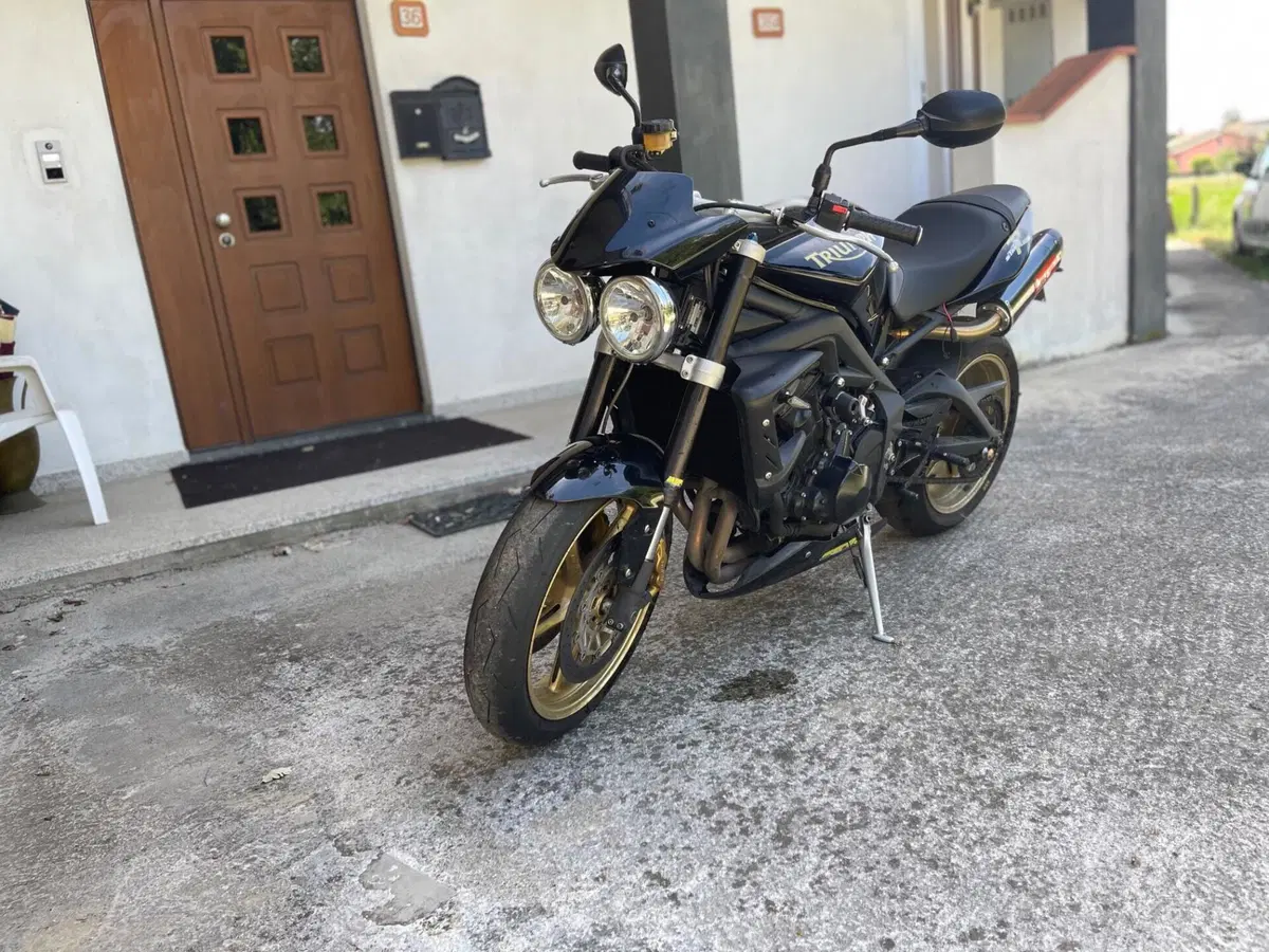 Triumph Street Triple R (2009 - 12) (5)