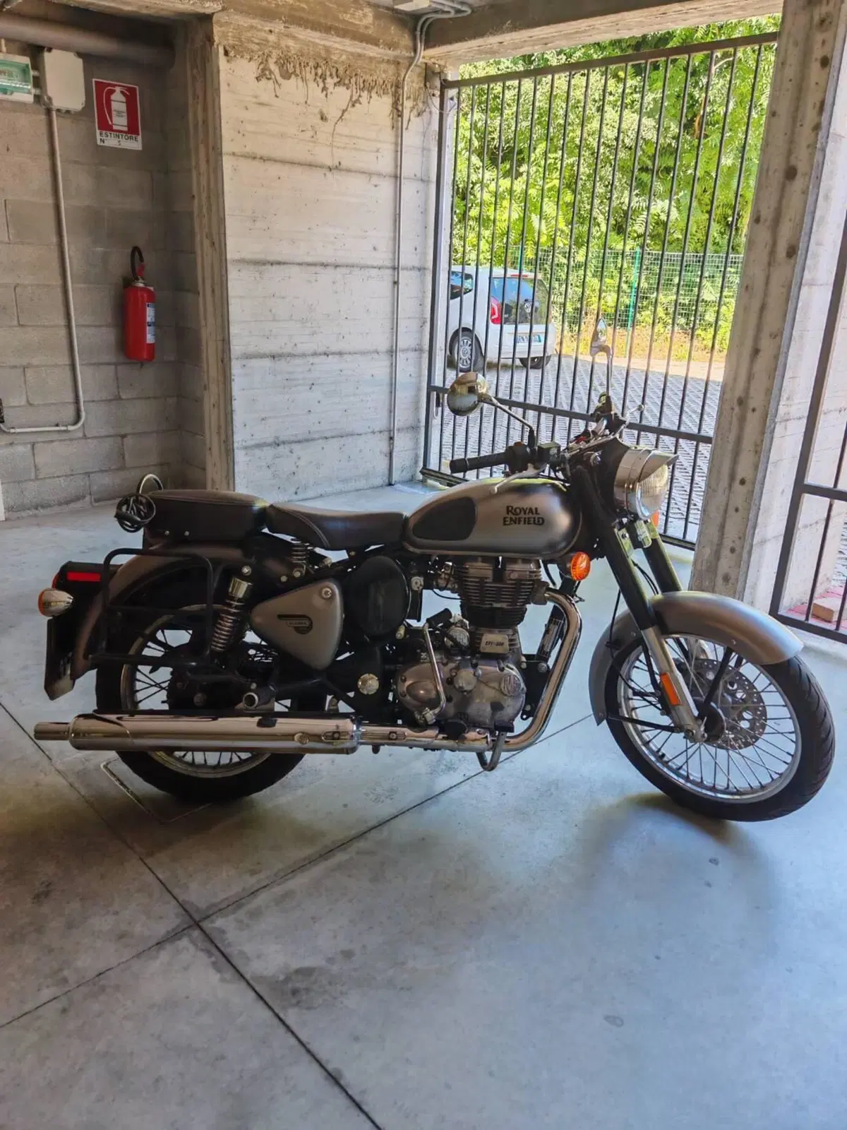 Royal Enfield Classic 500 EFI Gunmetal Grey (2018 - 20) (4)