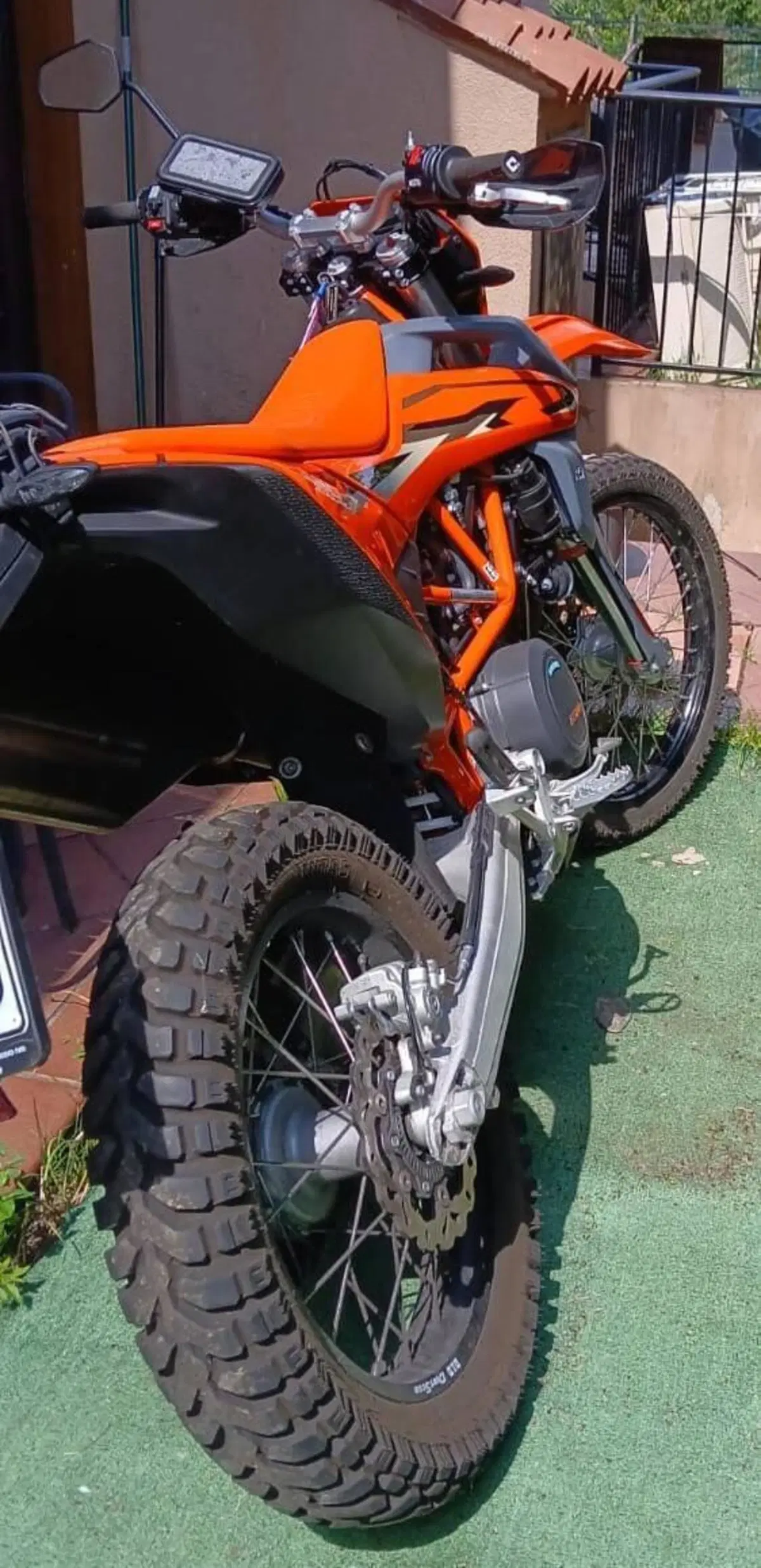 KTM 690 Enduro R (2022 - 25) (2)