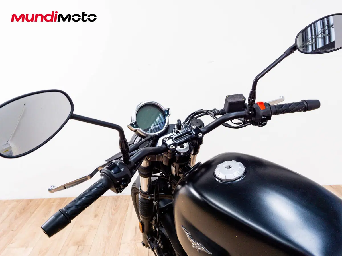 Moto Guzzi V7 850 Stone Special Abs (2021) (11)