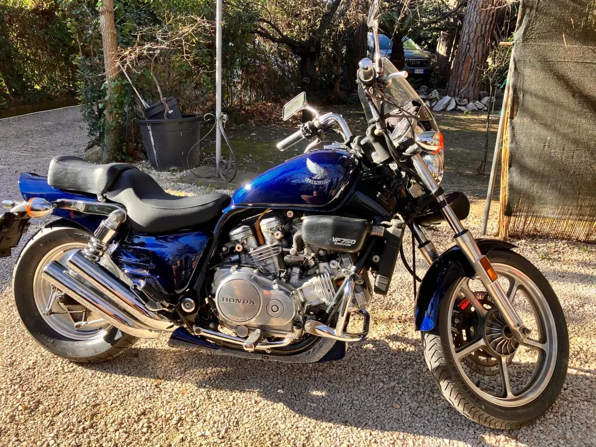 Honda Vf 750 Custom (7)