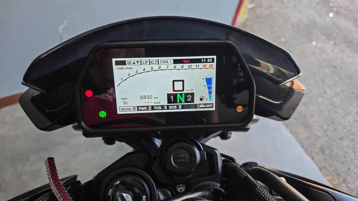 Yamaha MT-10 (2022 - 26) (5)