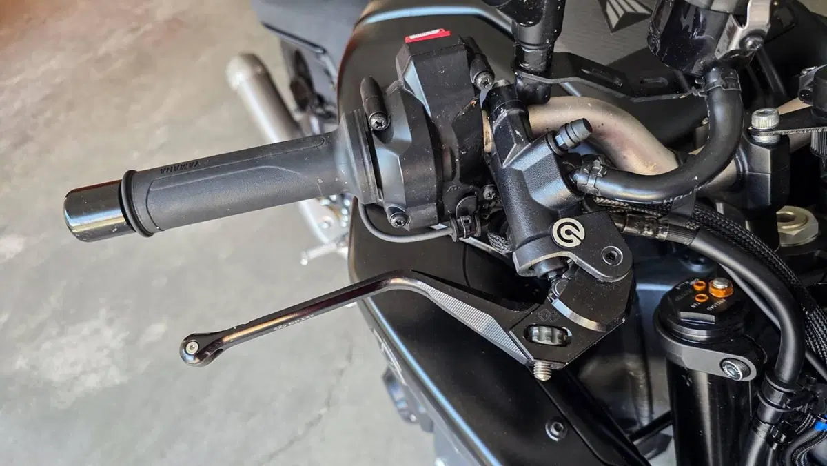 Yamaha MT-10 (2022 - 26) (7)