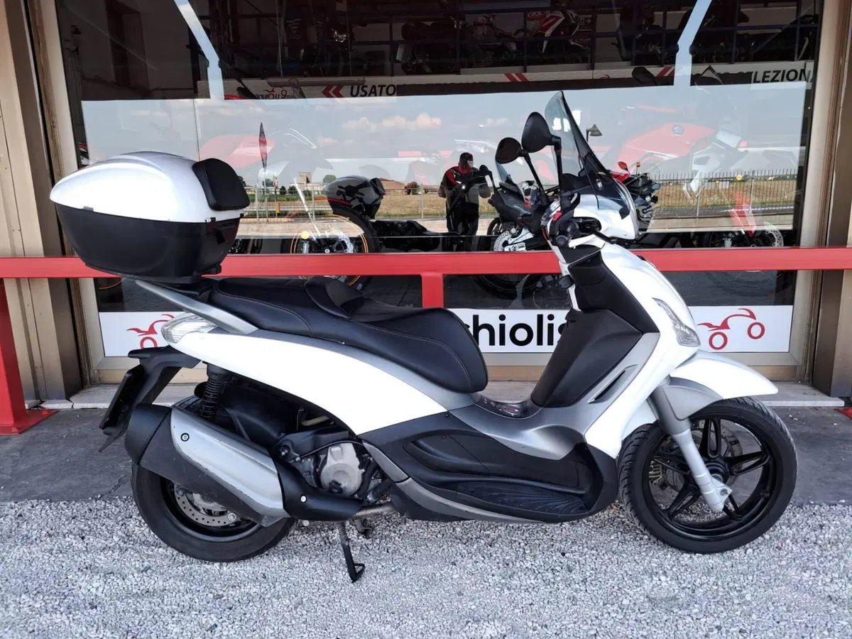 Piaggio Beverly 350 SportTouring ie ABS (2011 - 17) (2)