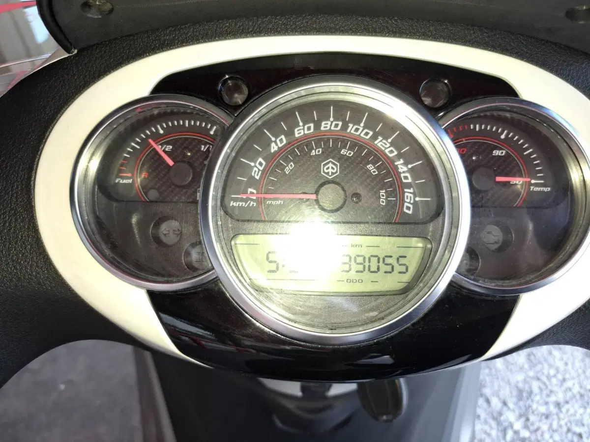 Piaggio Beverly 350 SportTouring ie ABS (2011 - 17) (4)