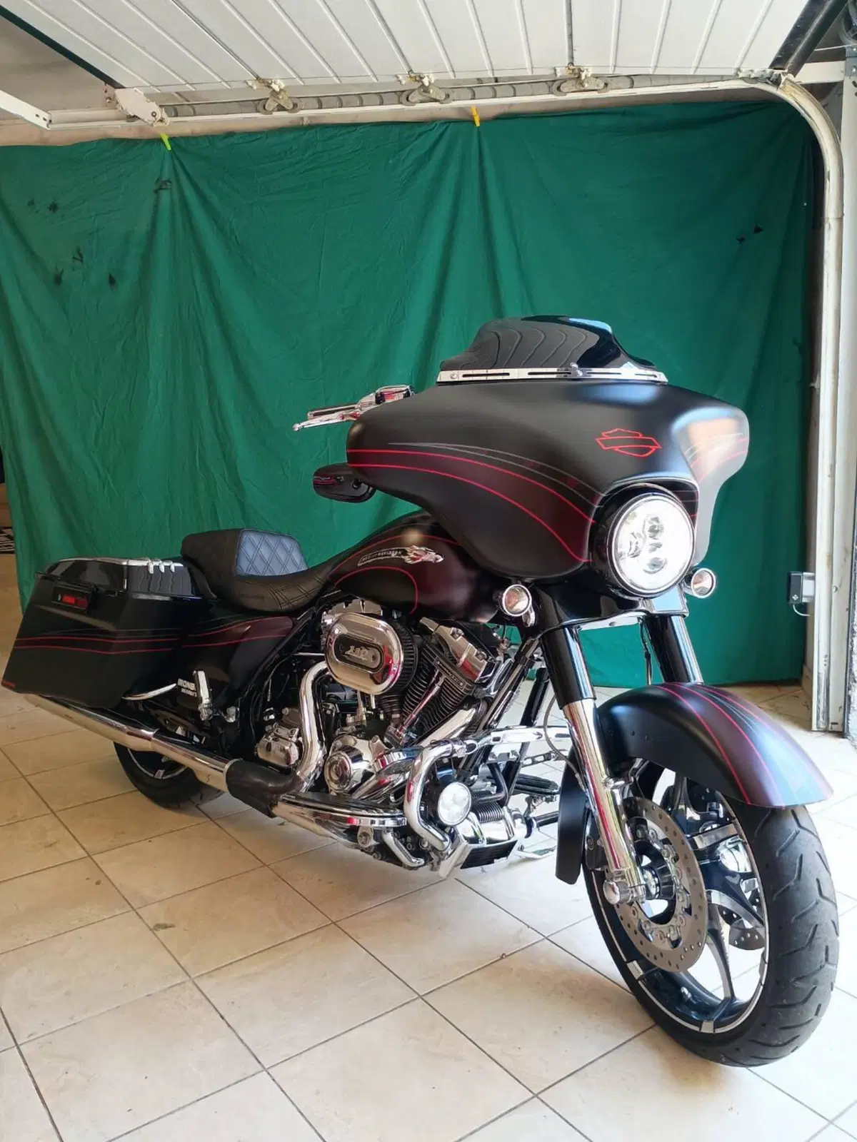 Harley-Davidson 1800 Street Glide (2010 - 11) - FLHXSE (3)