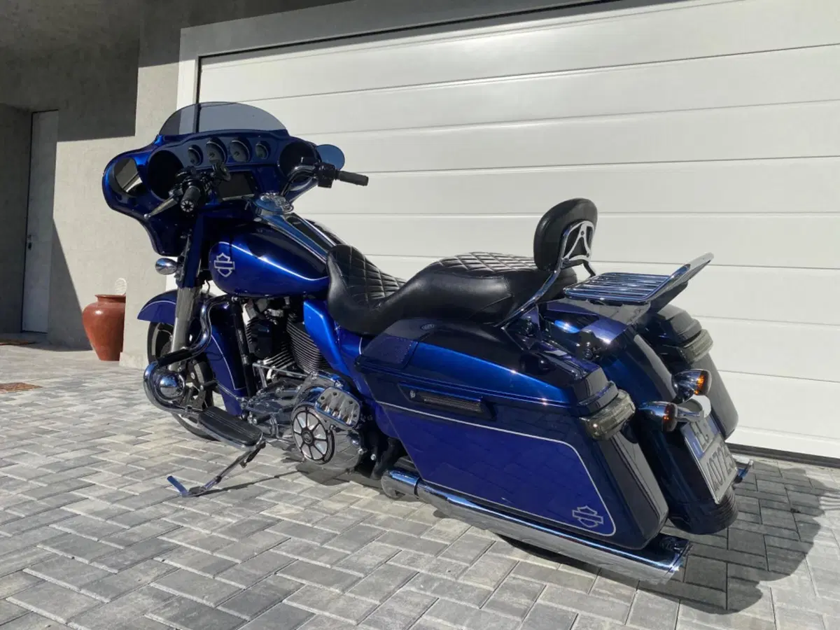 Harley-Davidson 1690 Street Glide Special (2014 - 16) - FLHX (3)