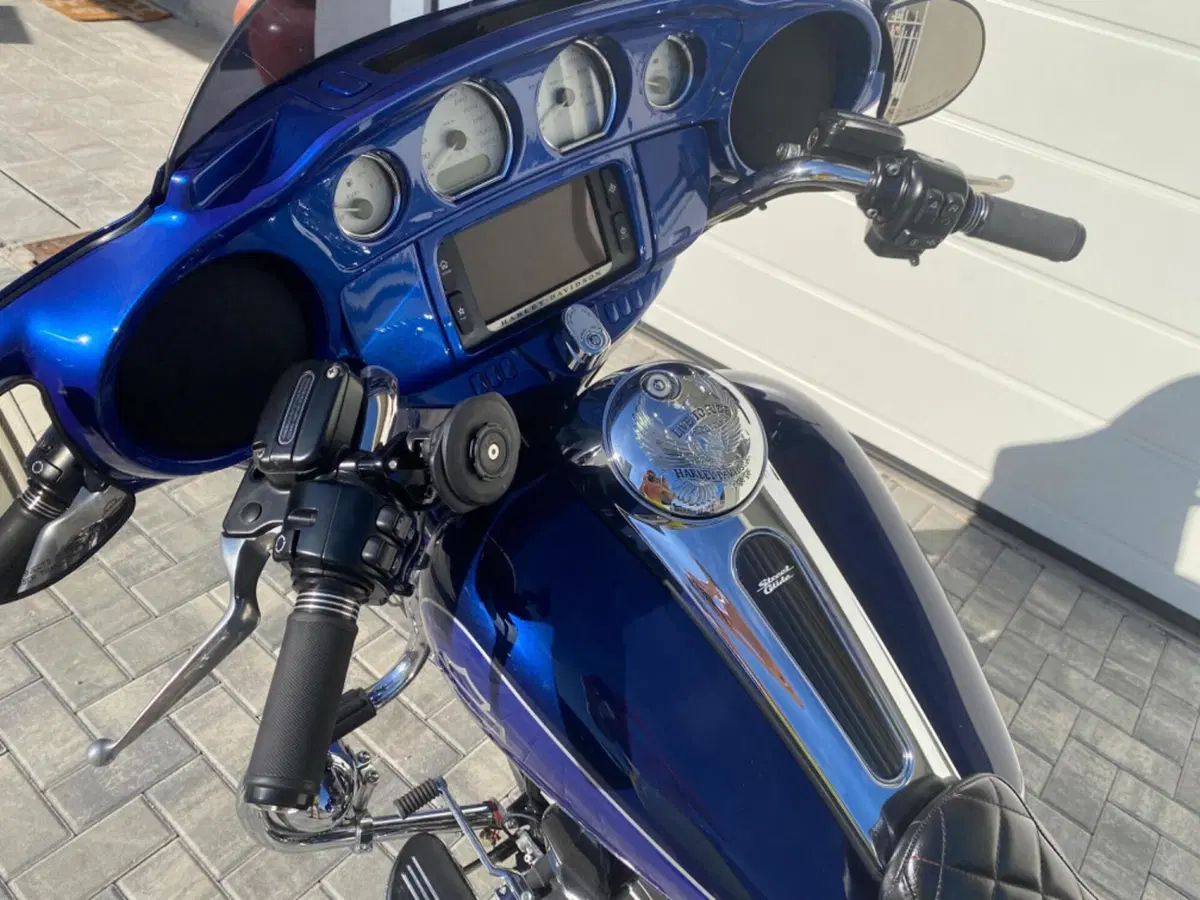 Harley-Davidson 1690 Street Glide Special (2014 - 16) - FLHX (4)