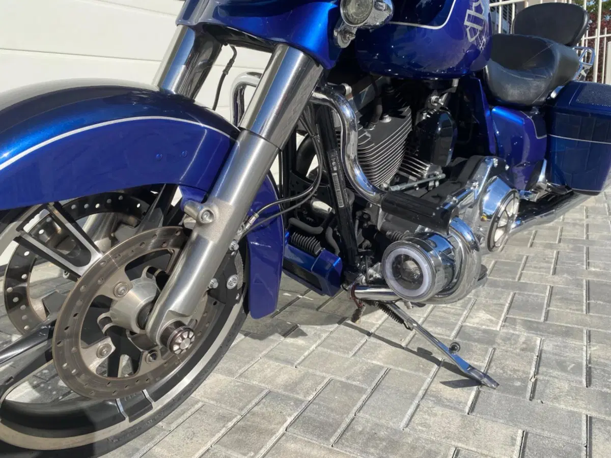 Harley-Davidson 1690 Street Glide Special (2014 - 16) - FLHX (11)