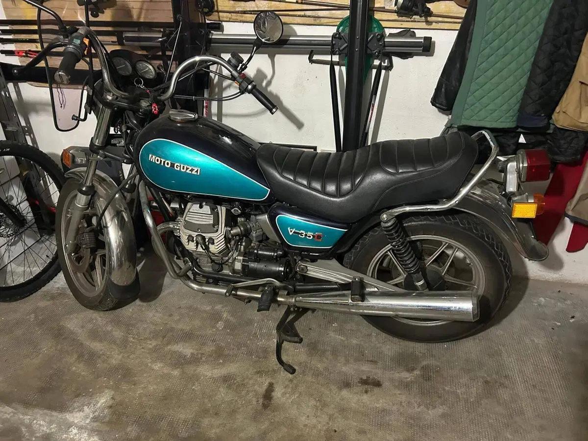 Moto Guzzi V35C 