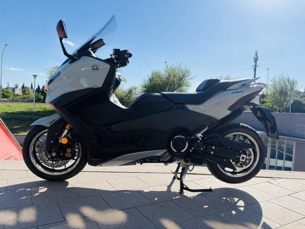 Yamaha T-Max 560 (2025 - 26) (3)