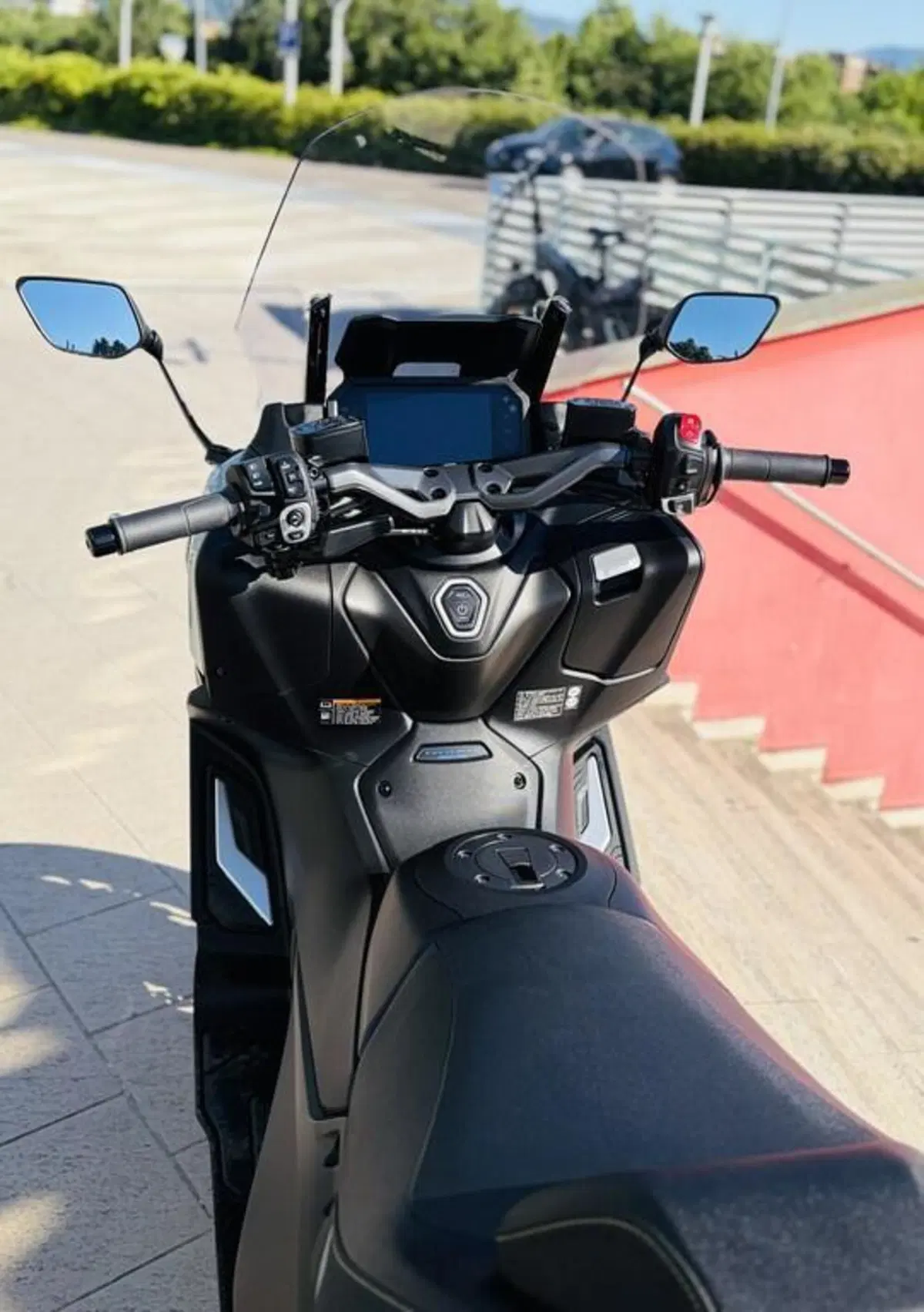 Yamaha T-Max 560 (2025 - 26) (4)