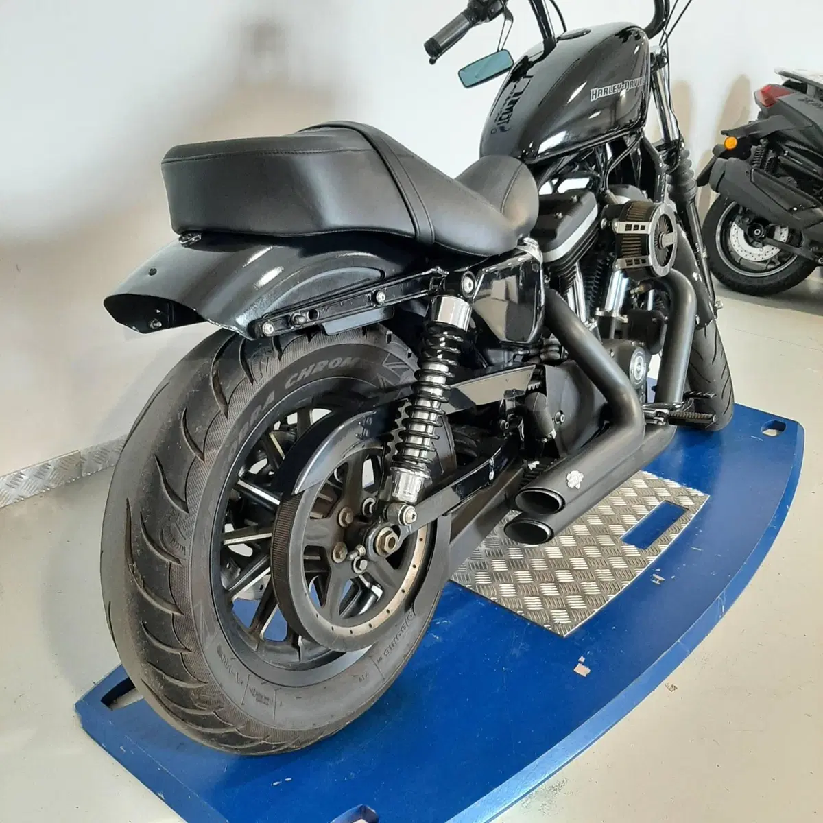 Harley-Davidson 883 Iron (2009 - 11) - XL 883N (7)