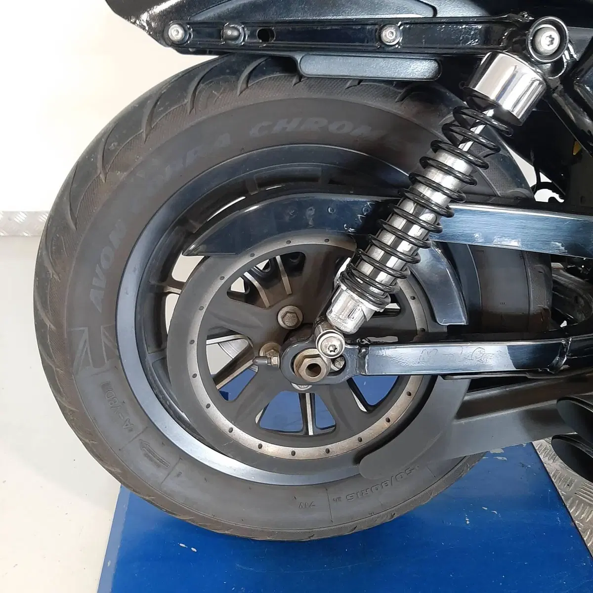 Harley-Davidson 883 Iron (2009 - 11) - XL 883N (8)