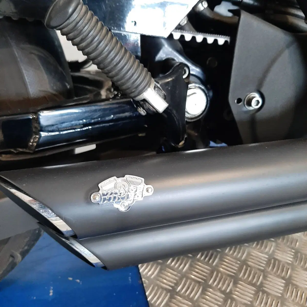Harley-Davidson 883 Iron (2009 - 11) - XL 883N (12)