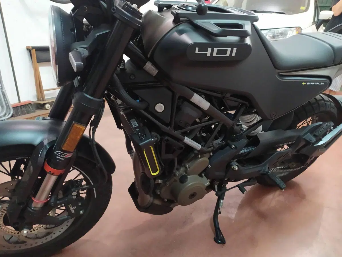 Husqvarna Svartpilen 401 (2021 - 23) (5)