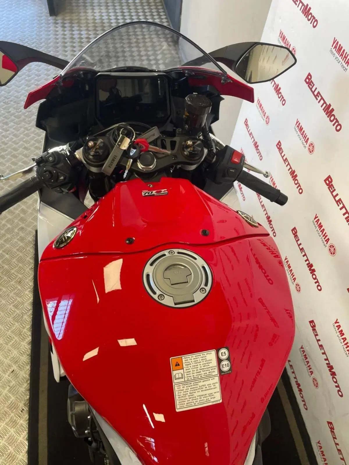 Yamaha YZF R9 70th (2026) (2)
